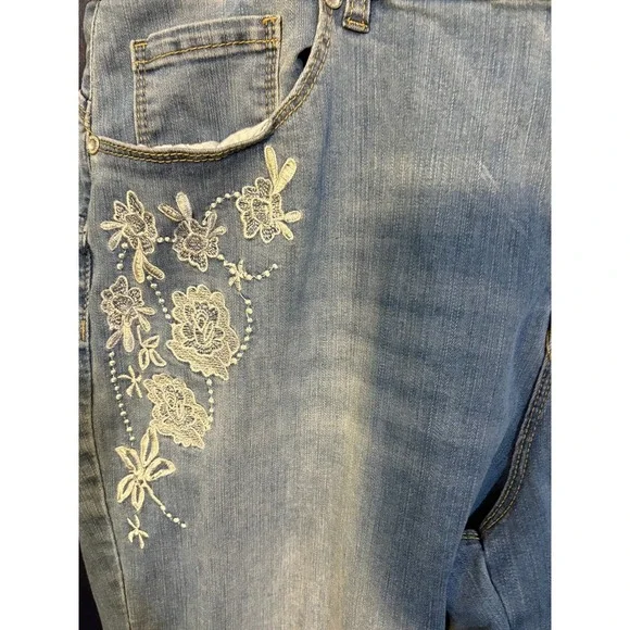 Sandpiper Floral Embroidered Skinny Jeans Light Wash Plus Size 22W Denim Pants - Picture 4 of 5